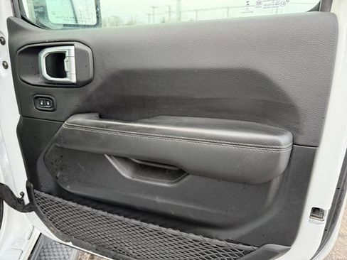 Used 2021 Jeep Wrangler Unlimited Sahara image 25