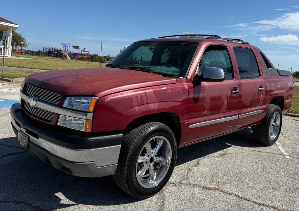 Used 2004 Chevrolet Avalanche 2WD image 1