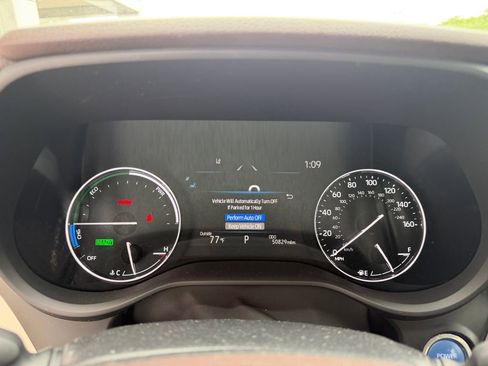 Used 2024 Toyota Sienna Platinum FWD image 15