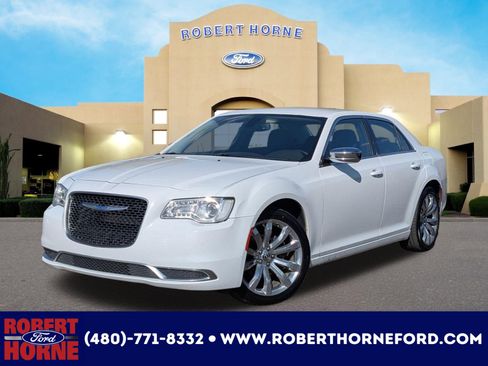 Used 2018 Chrysler 300 Touring w/ Chrome Appearance Package RWD image 1