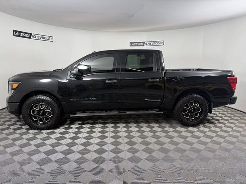 Used 2018 Nissan Titan SV w/ SV Convenience Package image 3