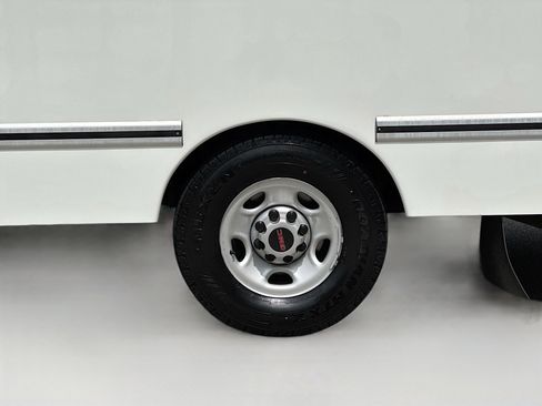 Used 2022 GMC Savana 3500 w/ Power Convenience Package image 38