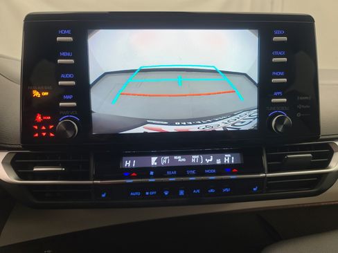 Used 2024 Toyota Sienna XLE image 32