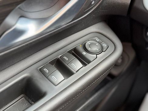 Used 2022 GMC Terrain SLE w/ Driver Convenience Package image 25