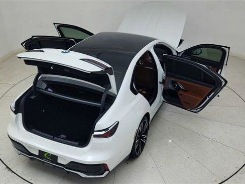 Used 2023 BMW i7 xDrive60 image 87