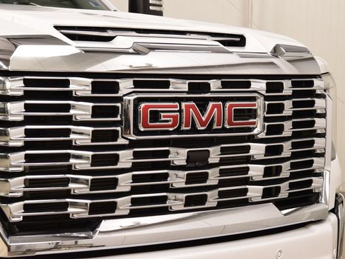 Used 2025 GMC Sierra 3500 Denali w/ Denali Reserve Package AWD/4WD image 10