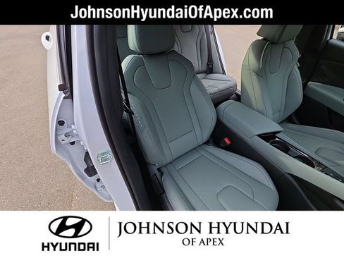 Used 2025 Hyundai Elantra Limited FWD image 21