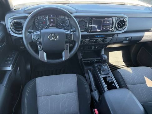 Used 2022 Toyota Tacoma TRD Off-Road w/ Technology Package AWD/4WD image 15