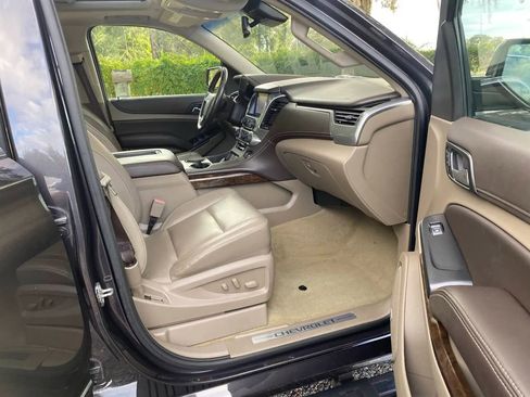 Used 2017 Chevrolet Suburban LT w/ LT Signature Package image 10