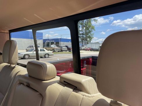 Used 2019 Ford F150 Lariat w/ Equipment Group 502A Luxury AWD/4WD image 14