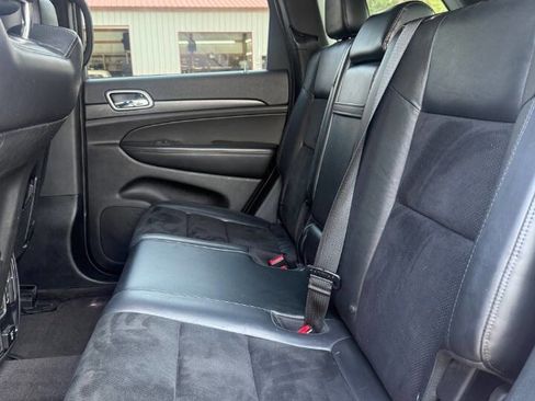 Used 2018 Jeep Grand Cherokee Altitude RWD image 16