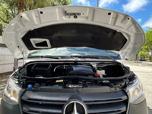 Used 2021 Mercedes-Benz Sprinter 4500 image 29