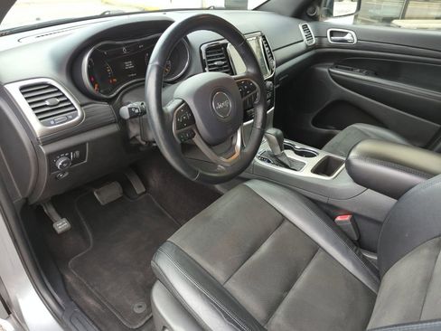 Used 2019 Jeep Grand Cherokee Altitude image 11