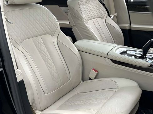 Used 2018 BMW 740e xDrive AWD/4WD image 11
