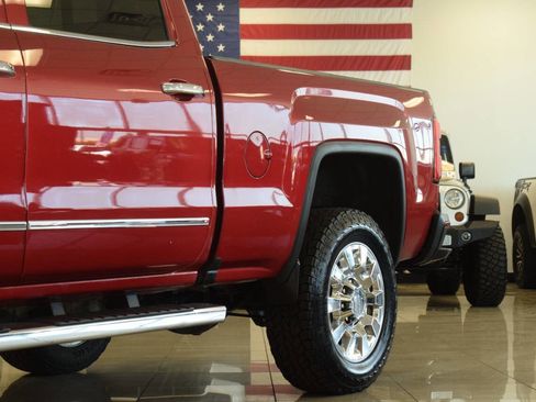 Used 2018 GMC Sierra 2500 Denali w/ Duramax Plus Package AWD/4WD image 17