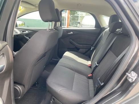 Used 2016 Ford Focus SE FWD image 12