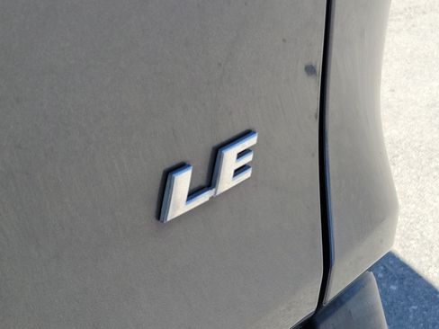 Used 2019 Toyota RAV4 LE FWD image 29