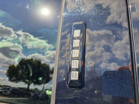 Used 2019 Ford F150 Lariat w/ Equipment Group 502A Luxury image 5