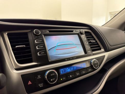 Used 2017 Toyota Highlander XLE AWD/4WD image 21