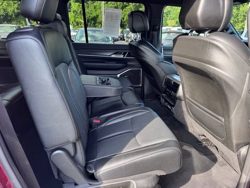 Used 2024 Jeep Wagoneer L Series II w/ Flexible Seating Group AWD/4WD image 30