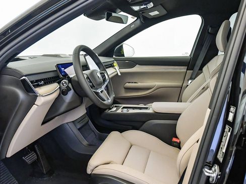 New 2025 Volvo EX90 Ultra w/ Protection Package Premier image 18