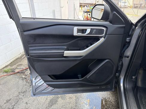 Used 2022 Ford Explorer XLT w/ Equipment Group 202A AWD/4WD image 26