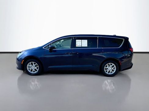 Used 2017 Chrysler Pacifica Touring FWD image 4