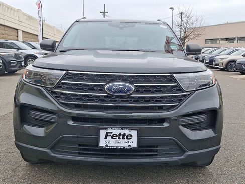 Certified 2022 Ford Explorer XLT image 2