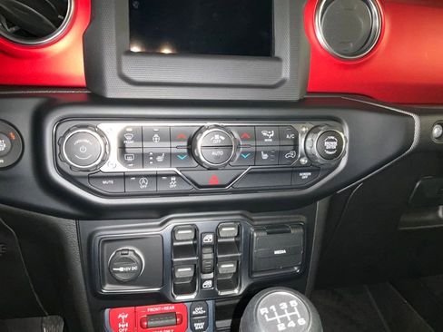 Used 2020 Jeep Gladiator Rubicon w/ Cold Weather Group image 19