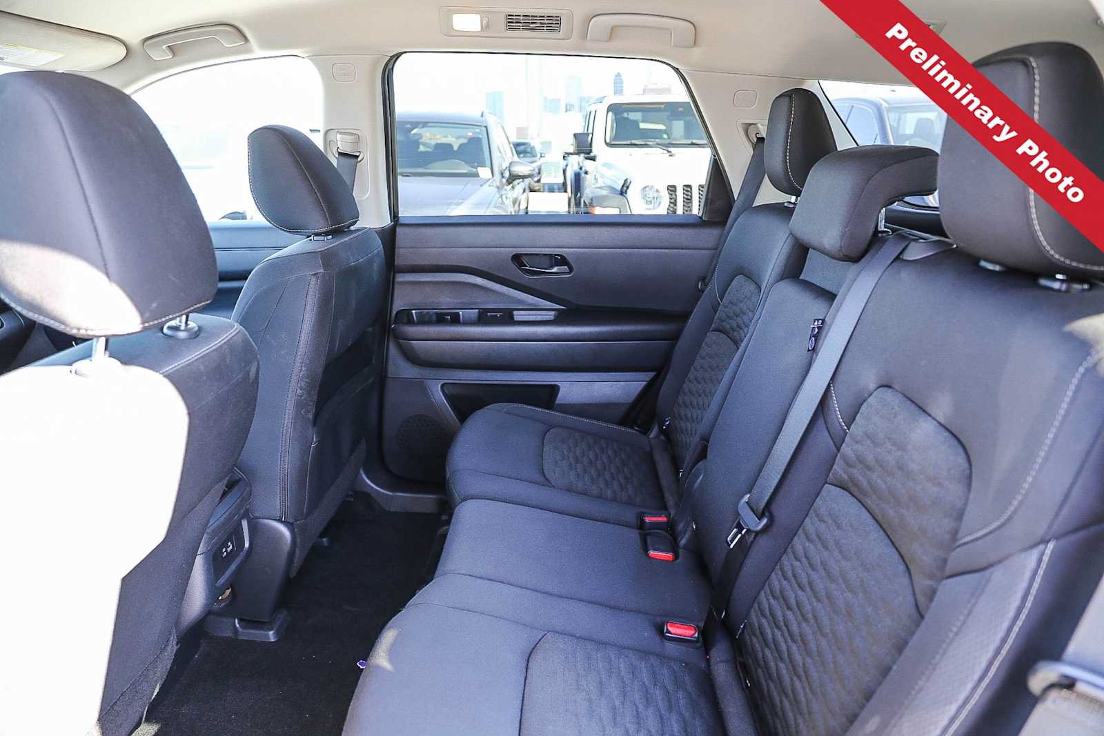 Used 2024 Nissan Pathfinder S FWD image 12