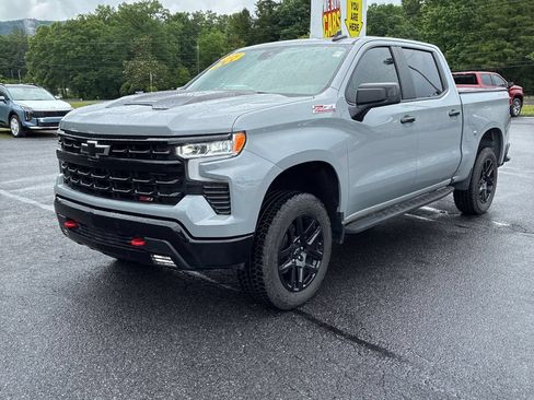 Used 2024 Chevrolet Silverado 1500 LT Trail Boss w/ Convenience Package II AWD/4WD image 4