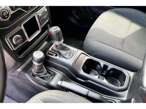 Used 2021 Jeep Wrangler Sport AWD/4WD image 28
