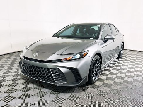 Used 2025 Toyota Camry SE w/ Convenience Package FWD image 7