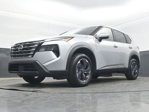 Used 2025 Nissan Rogue SV image 25