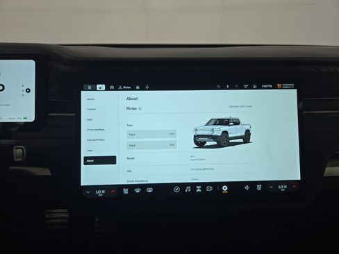 Used 2023 Rivian R1T Launch Edition image 27