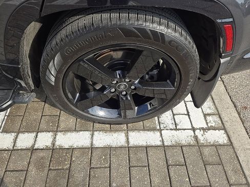 Certified 2025 Land Rover Defender 130 V8 image 9