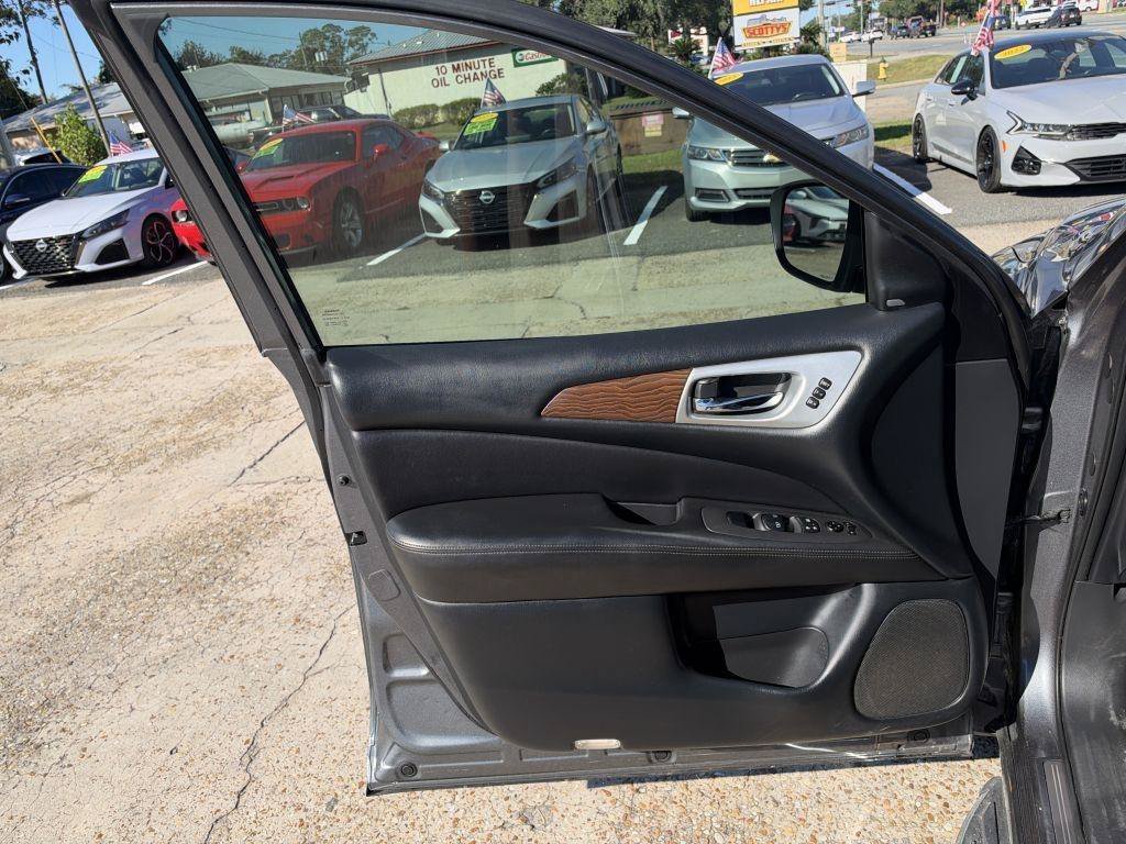 Used 2020 Nissan Pathfinder Platinum FWD image 15