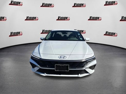 Used 2025 Hyundai Elantra Blue image 2