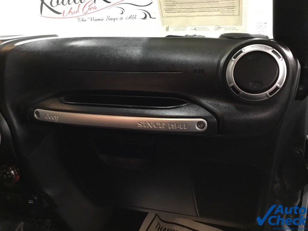 Used 2015 Jeep Wrangler Sahara w/ Connectivity Group AWD/4WD image 32