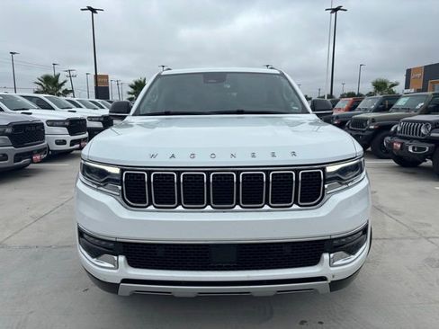 Used 2024 Jeep Wagoneer Series II w/ Flexible Seating Group RWD image 2