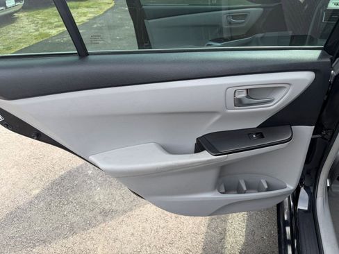 Used 2016 Toyota Camry LE FWD image 18