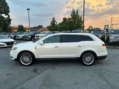 Used 2018 Lincoln MKT AWD w/ Technology Package image 12