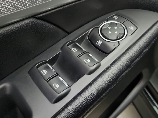Used 2017 Ford Explorer XLT w/ Equipment Group 201A AWD/4WD image 19