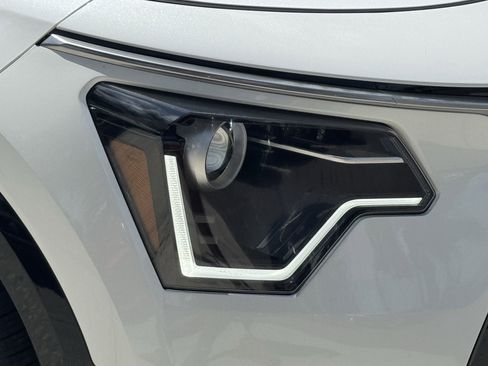 New 2025 Kia Niro SX image 7