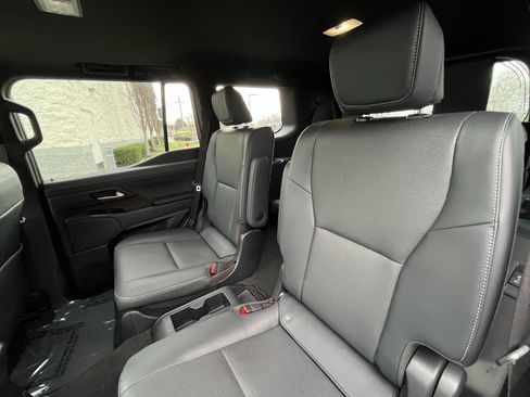 Used 2024 Lexus GX 550 w/ Accessory Package (Z1) image 40