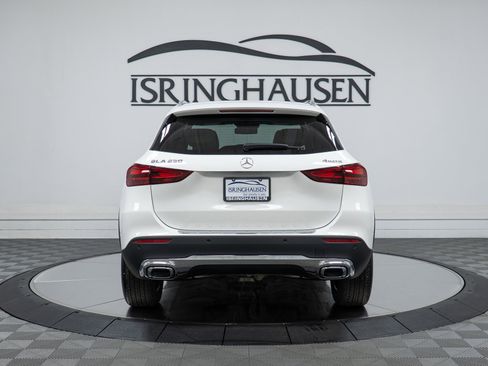 Used 2025 Mercedes-Benz GLA 250 4MATIC image 6