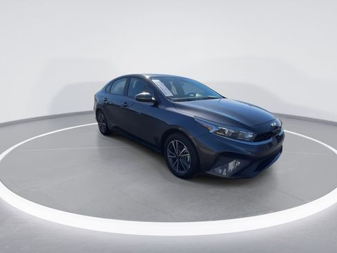 Used 2023 Kia Forte LXS w/ LXS Technology Package image 2