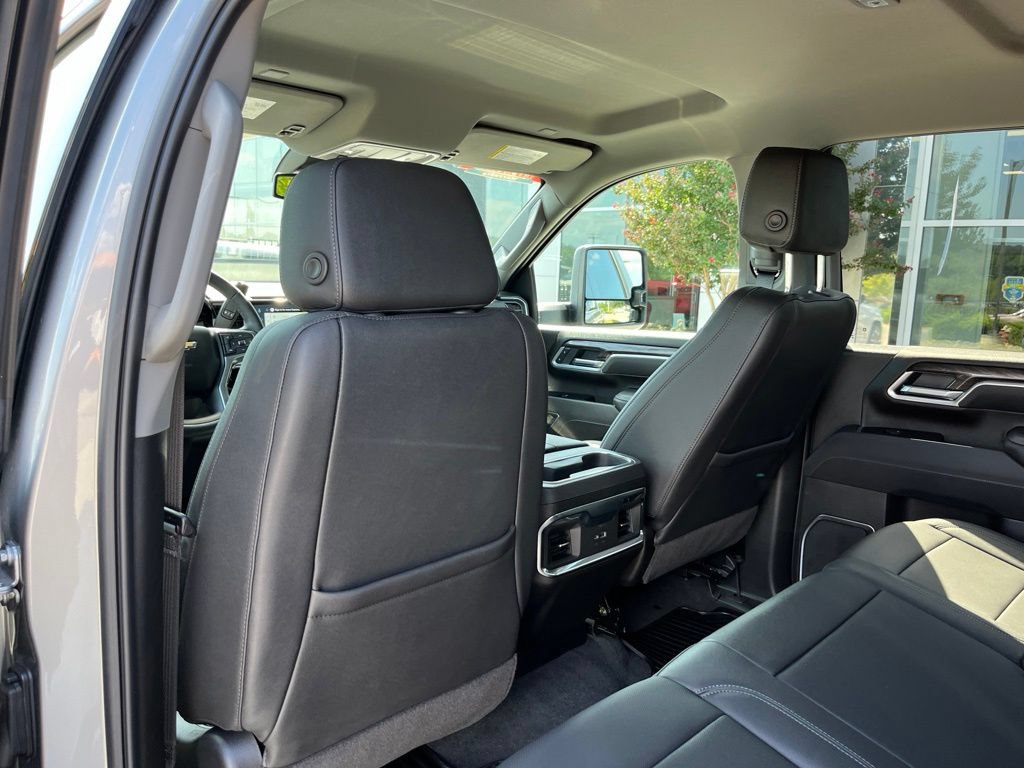 Used 2025 Chevrolet Silverado 2500 LTZ w/ LTZ Convenience Package AWD/4WD image 16