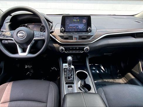 Used 2023 Nissan Altima 2.5 SV AWD/4WD image 19