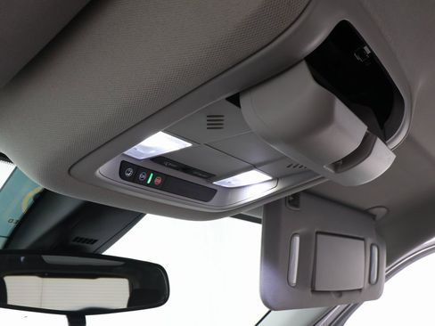 Used 2021 GMC Acadia SLE w/ Driver Convenience Package image 16